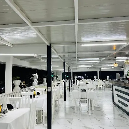 Hotel Ujvara