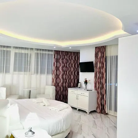 Ujvara Hotell 4*