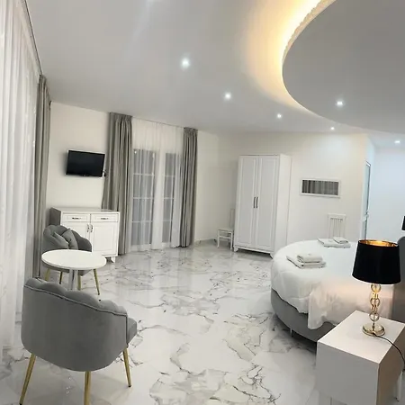 Ujvara Hotell Golem (Tirana)