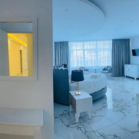 Ujvara Hotel