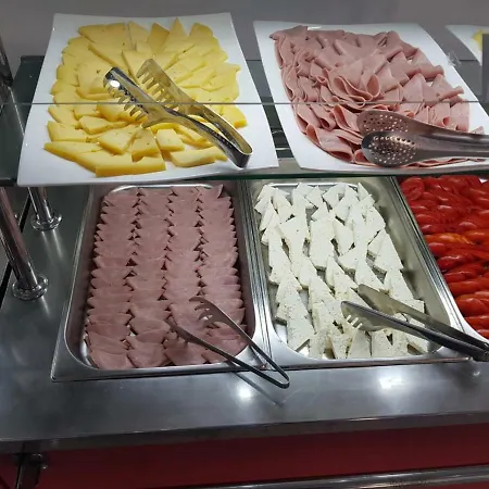 Hotell Ujvara Golem (Tirana)