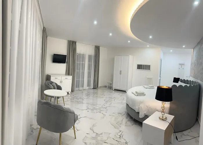 Ujvara Hotel Golem (Tirana)